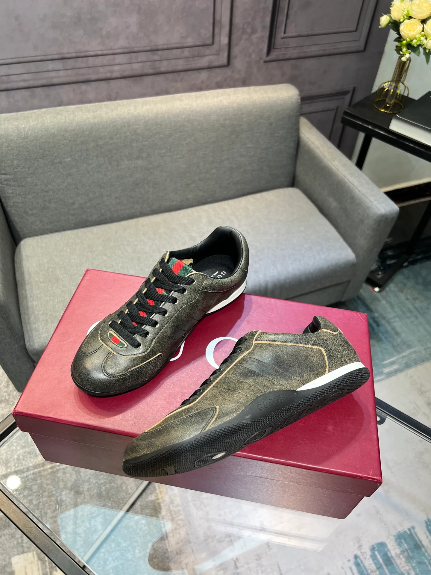 Men's shoes 💰580 Gucci Gucci small dirty shoes full series upgrade, long-term production GG Gucci series old casual small dirty shoes catwalk style ZP developed pure original version... metal double G crystal cylindrical mark... Gucc original pattern webbing... upper color rubbed cowhide matte stitching classic double G cloth, code number: 35-44 (female 41, male 45. Customization is not returnable) Fabric: original custom cowhide Inner: original custom cowhide Feet: original cowhide injection molding. Outsole: original open molding sole. Packaging: original full set of packaging. Color: official website updated simultaneously.